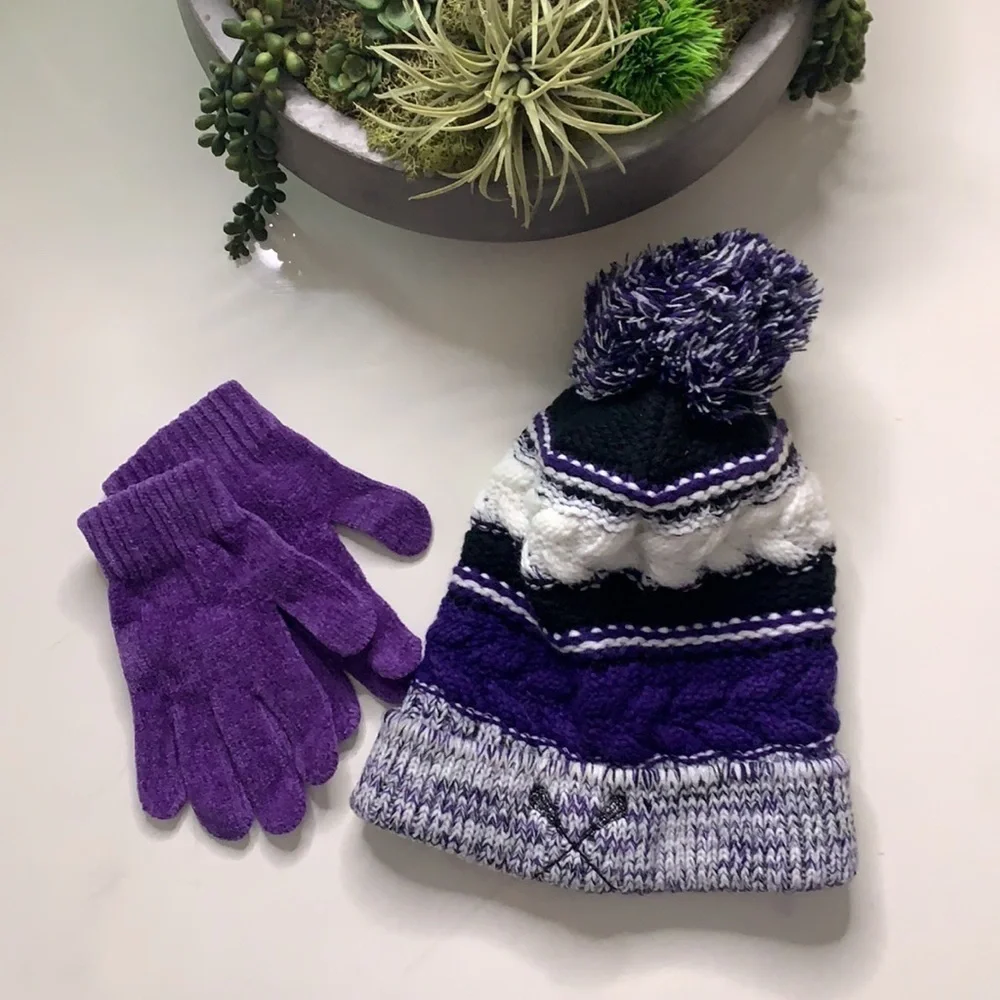Lacrosse purple & black pom-pom acrylic knit hat and Gloves set winter